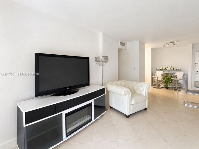 8870 Fontainebleau Blvd 106, Miami, FL 33172