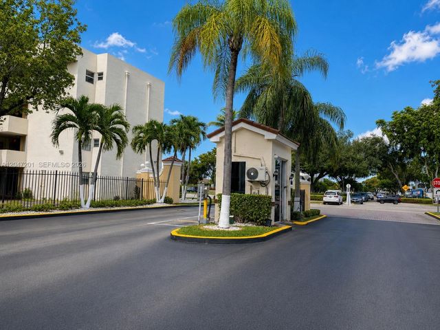 8870 Fontainebleau Blvd 106, Miami, FL 33172