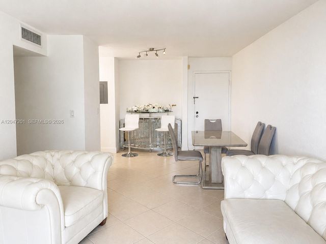 8870 Fontainebleau Blvd 106, Miami, FL 33172
