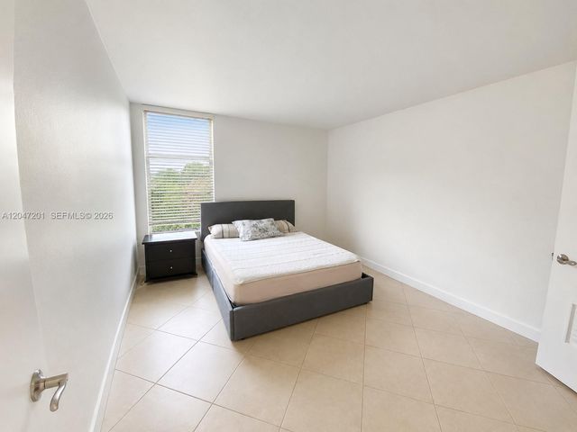 8870 Fontainebleau Blvd 106, Miami, FL 33172