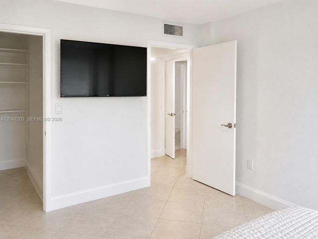 8870 Fontainebleau Blvd 106, Miami, FL 33172