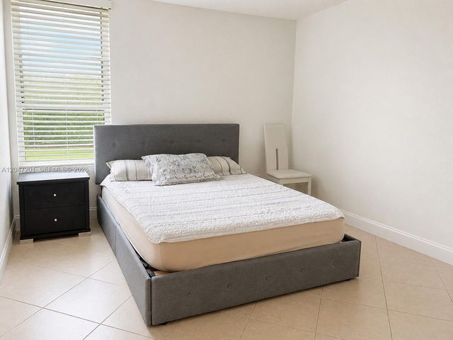 8870 Fontainebleau Blvd 106, Miami, FL 33172
