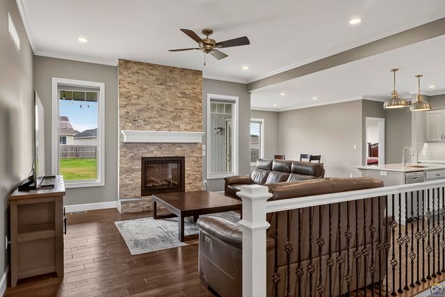 7627 SW Lowell LN, Topeka, KS 66614