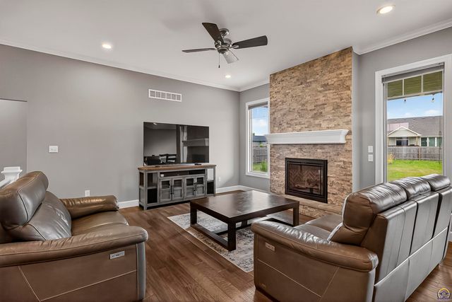 7627 SW Lowell LN, Topeka, KS 66614