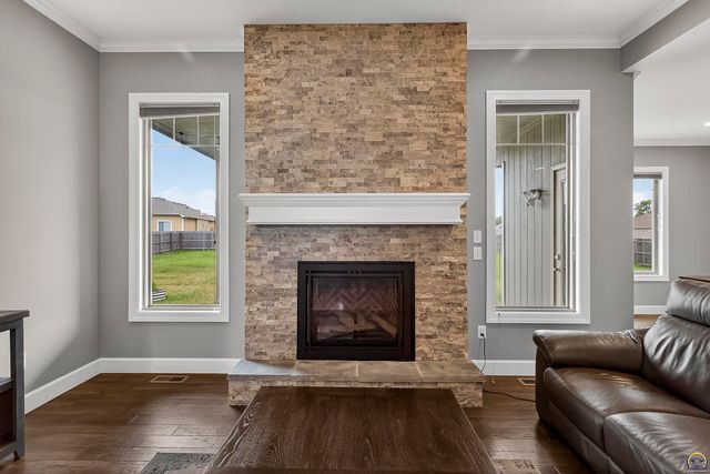 7627 SW Lowell LN, Topeka, KS 66614