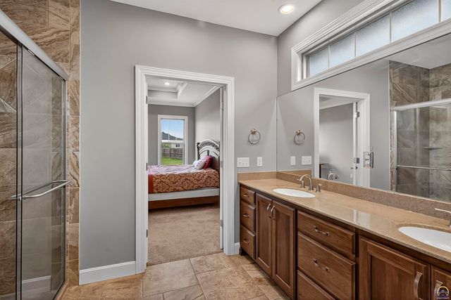 7627 SW Lowell LN, Topeka, KS 66614