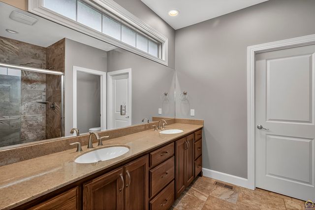 7627 SW Lowell LN, Topeka, KS 66614