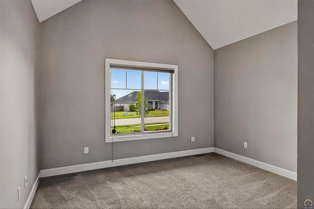 7627 SW Lowell LN, Topeka, KS 66614