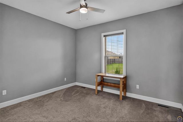 7627 SW Lowell LN, Topeka, KS 66614