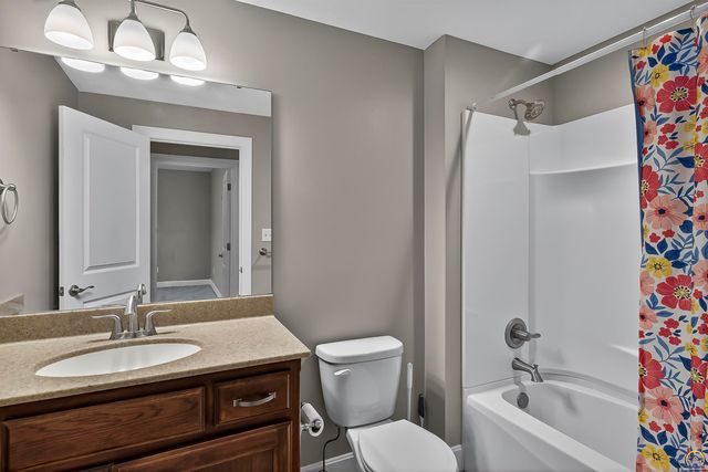 7627 SW Lowell LN, Topeka, KS 66614