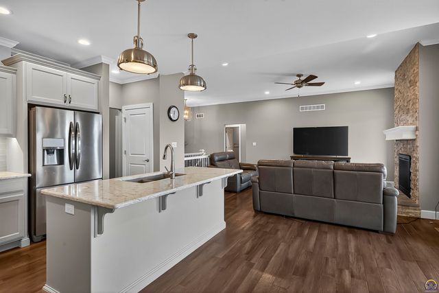 7627 SW Lowell LN, Topeka, KS 66614