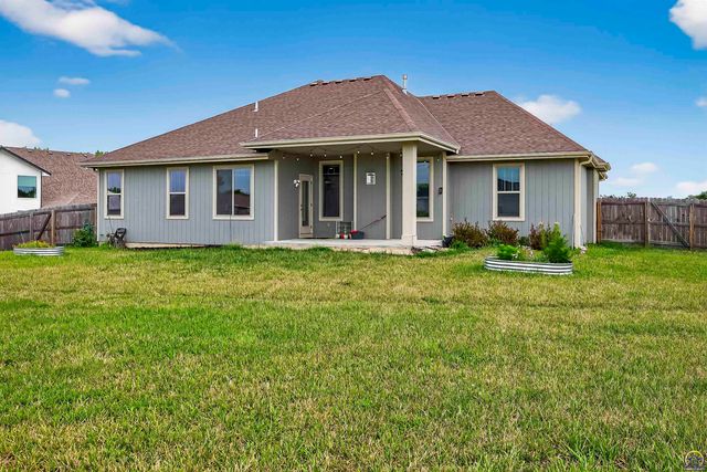 7627 SW Lowell LN, Topeka, KS 66614