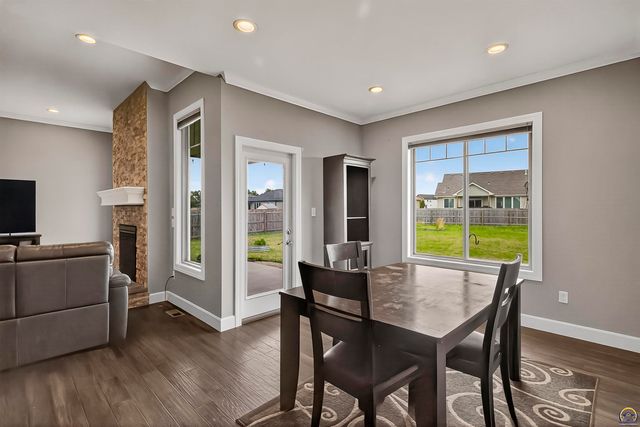 7627 SW Lowell LN, Topeka, KS 66614