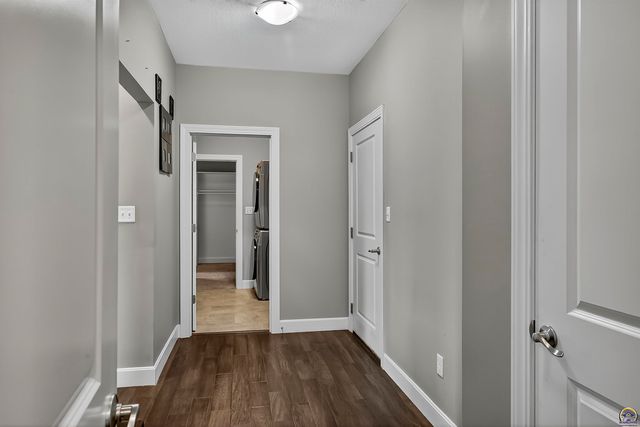 7627 SW Lowell LN, Topeka, KS 66614