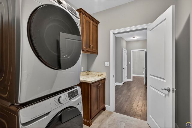 7627 SW Lowell LN, Topeka, KS 66614