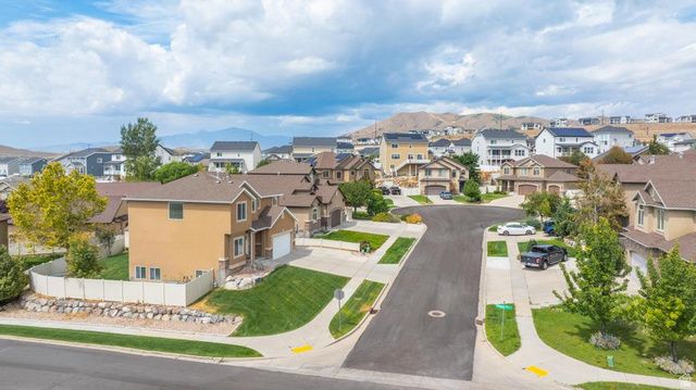 581 W CRENSHAW CT, Saratoga Springs, UT 84045