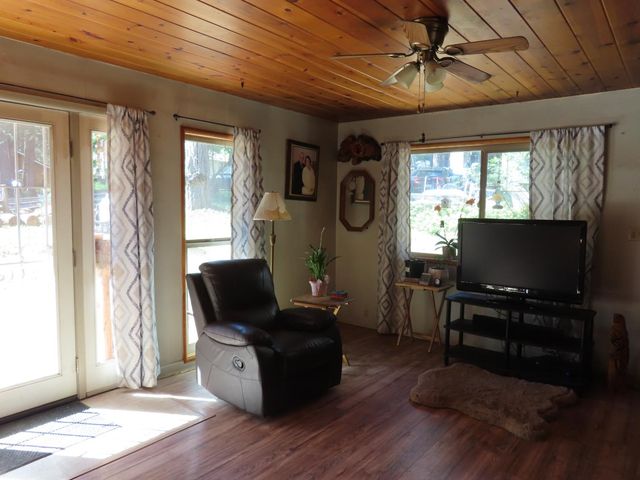 5279 Loch Leven Dr, Pollock Pines, CA 95726