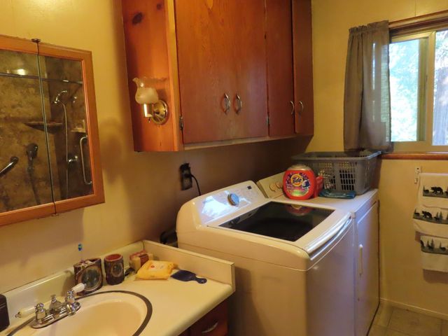 5279 Loch Leven Dr, Pollock Pines, CA 95726