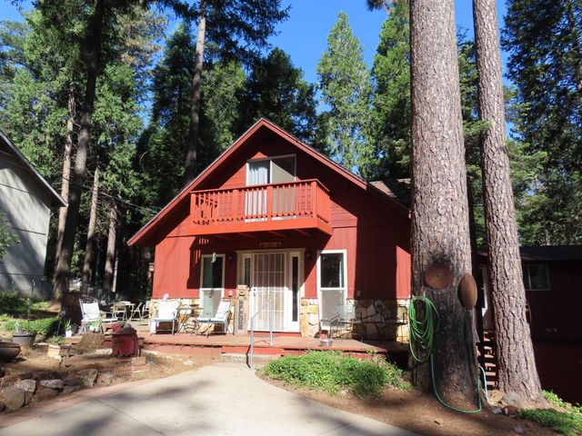 5279 Loch Leven Dr, Pollock Pines, CA 95726