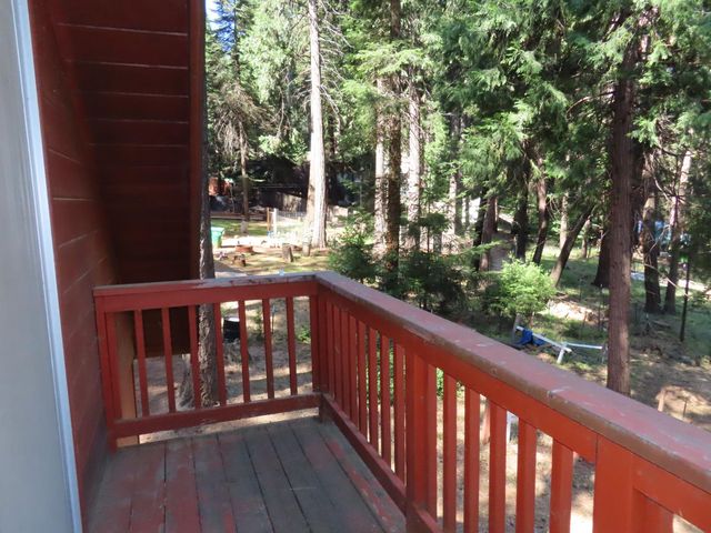 5279 Loch Leven Dr, Pollock Pines, CA 95726