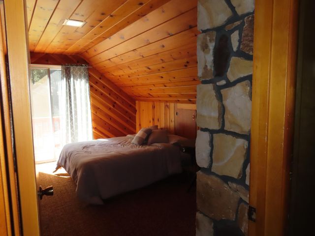 5279 Loch Leven Dr, Pollock Pines, CA 95726