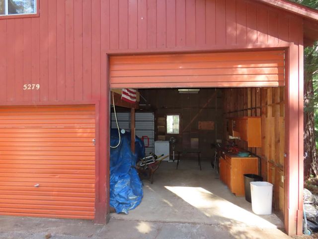 5279 Loch Leven Dr, Pollock Pines, CA 95726