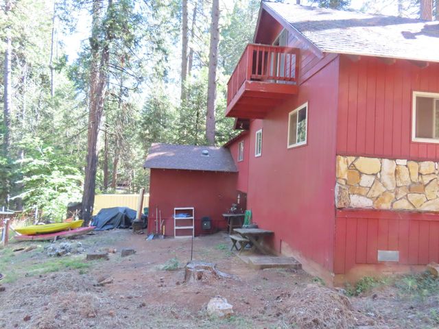 5279 Loch Leven Dr, Pollock Pines, CA 95726