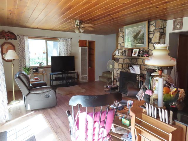 5279 Loch Leven Dr, Pollock Pines, CA 95726