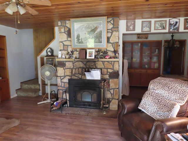 5279 Loch Leven Dr, Pollock Pines, CA 95726