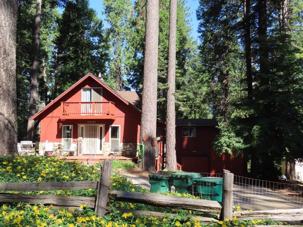 5279 Loch Leven Dr, Pollock Pines, CA 95726