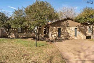 902 DOSIA STREET, Iowa Park, TX 76367
