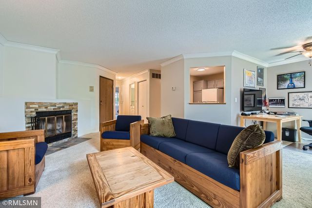 3557 Blue Jay Way 102, Eagan, MN 55123