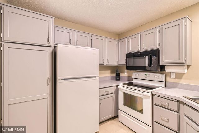 3557 Blue Jay Way 102, Eagan, MN 55123