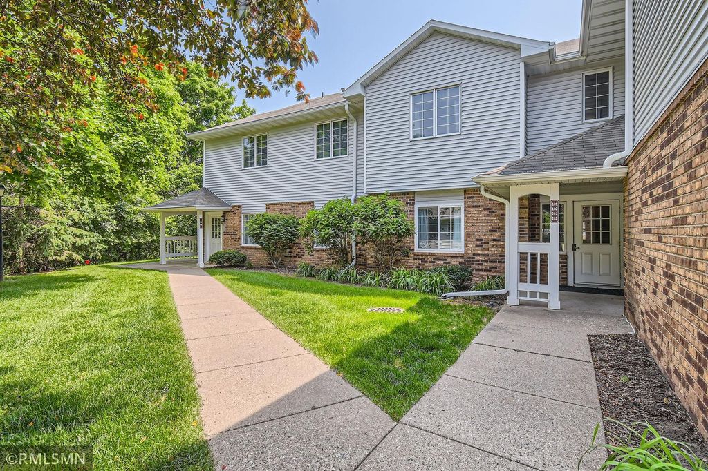 3557 Blue Jay Way 102, Eagan, MN 55123