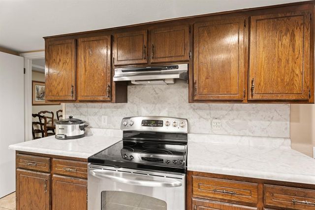 704 Mabel C Fry Boulevard, Yukon, OK 73099