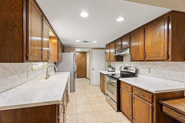 704 Mabel C Fry Boulevard, Yukon, OK 73099