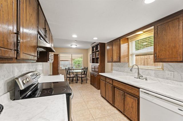 704 Mabel C Fry Boulevard, Yukon, OK 73099