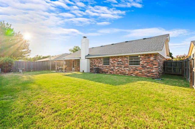 704 Mabel C Fry Boulevard, Yukon, OK 73099
