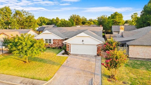 704 Mabel C Fry Boulevard, Yukon, OK 73099