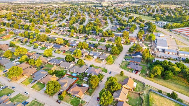704 Mabel C Fry Boulevard, Yukon, OK 73099