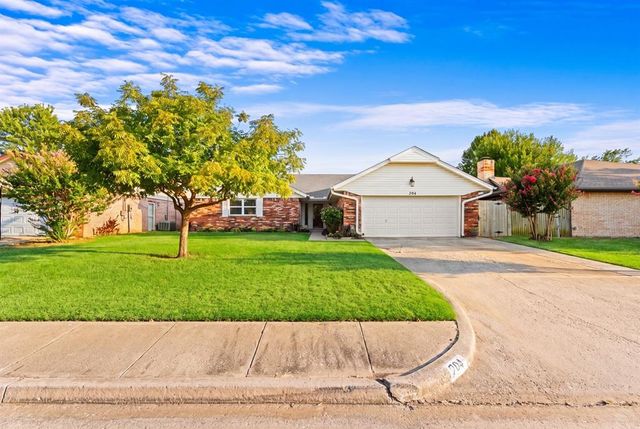 704 Mabel C Fry Boulevard, Yukon, OK 73099