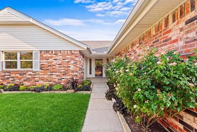 704 Mabel C Fry Boulevard, Yukon, OK 73099