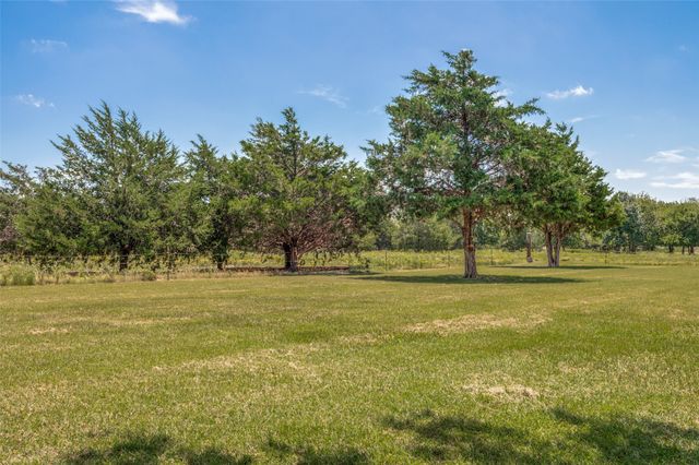9121 NE County Road 2170, Powell, TX 75153
