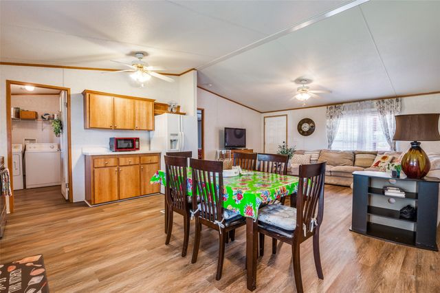 9121 NE County Road 2170, Powell, TX 75153