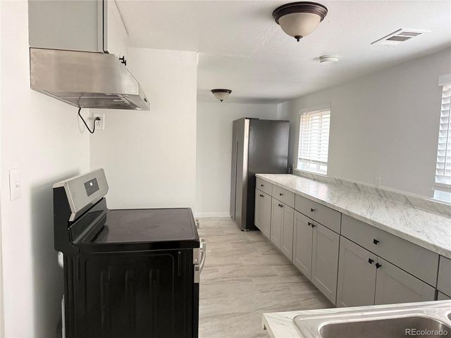 1092 S Newton St, Denver, CO 80219