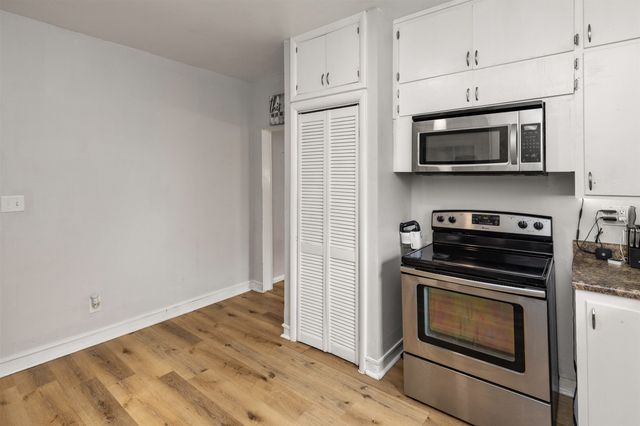 937 Creston Avenue, Des Moines, IA 50315