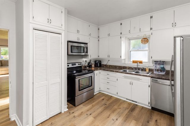 937 Creston Avenue, Des Moines, IA 50315