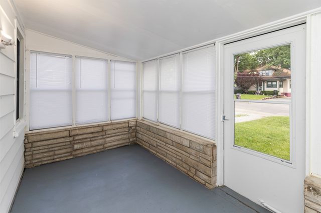937 Creston Avenue, Des Moines, IA 50315