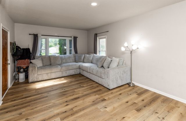 937 Creston Avenue, Des Moines, IA 50315