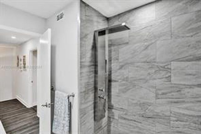 833 NW 81st Avenue 4, Plantation, FL 33324